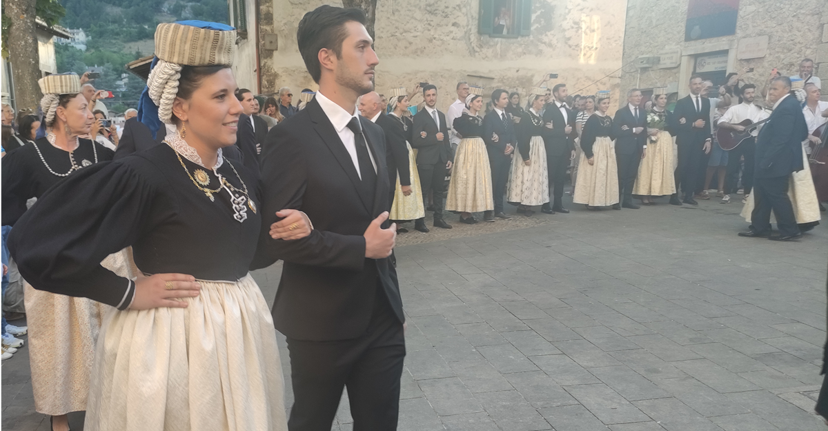 Dancing a quadrilglia in Piazza San Rocco, after the Scanno wedding.