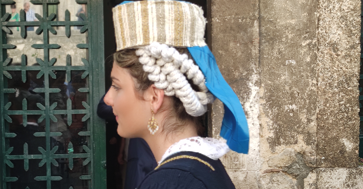 bridal headwear during Lu Catenacce in Scanno