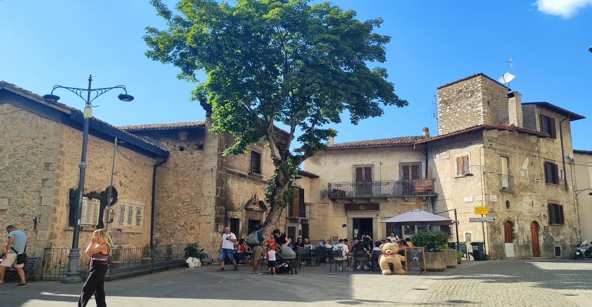 Piazza San Rocco, Scanno prior to Ju Catenacce