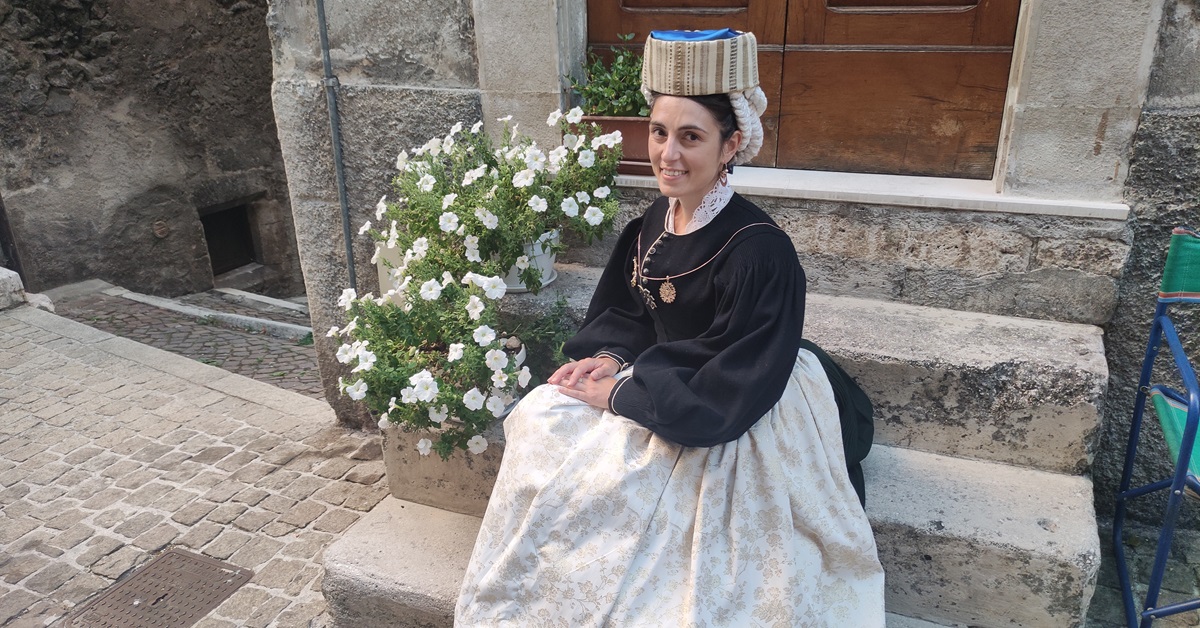 young lady in traditional costume, Scanno